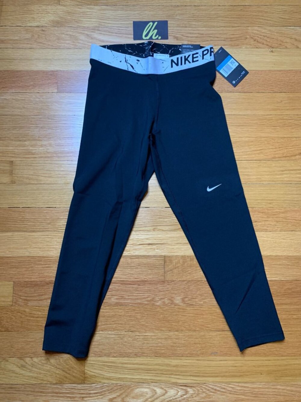 Women’s Medium Nike Pro Dri-Fit Tight Fit Cropped Leggings BV5617-010